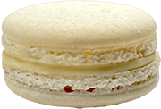 Macaron de chocolate blanco con ganache sedosa de elaboración artesanal.