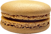 Macaron de speculoos con crema untuosa de galleta tradicional.